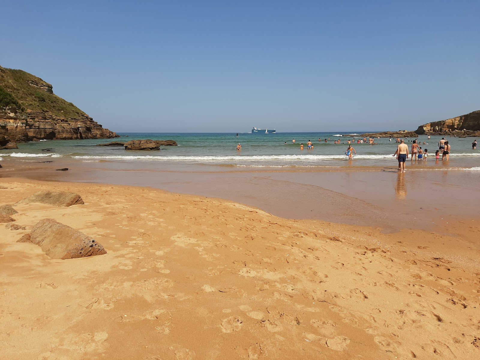 Playa de San Juan II的照片 带有蓝色纯水表面
