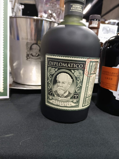 Liquor Store «Brickell Wine Bank», reviews and photos, 950 Brickell Bay Dr #110, Miami, FL 33131, USA