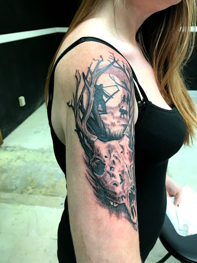 Explore traditional flash tattoo ideas, creative tattoo ideas in Wadena, available at Bryniarski tattoo