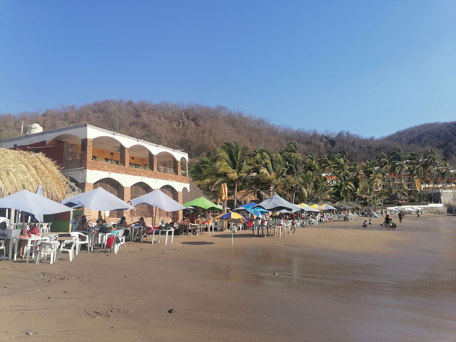 Foto von Playa Cuastecomates und die siedlung