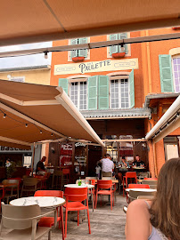 Atmosphère du Restaurant français Chez Paulette à Fleurie - n°1