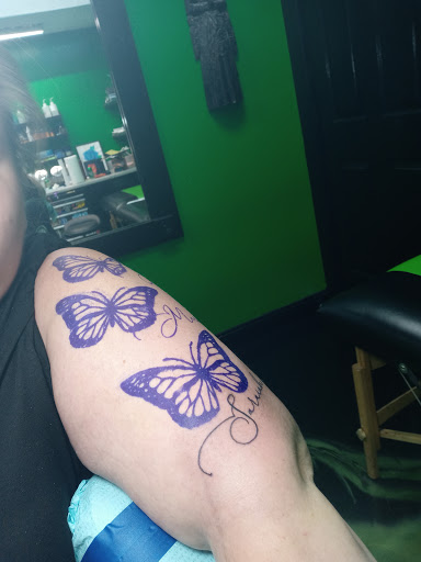 Tattoo Shop «Hollywood Twisted Needles», reviews and photos, 618 S Patterson St, Valdosta, GA 31601, USA