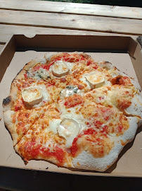 Plats et boissons du Pizzas à emporter L'italiana pizza à Serrières - n°1