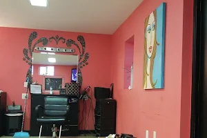 Mirror Mirror Salon & Spa image