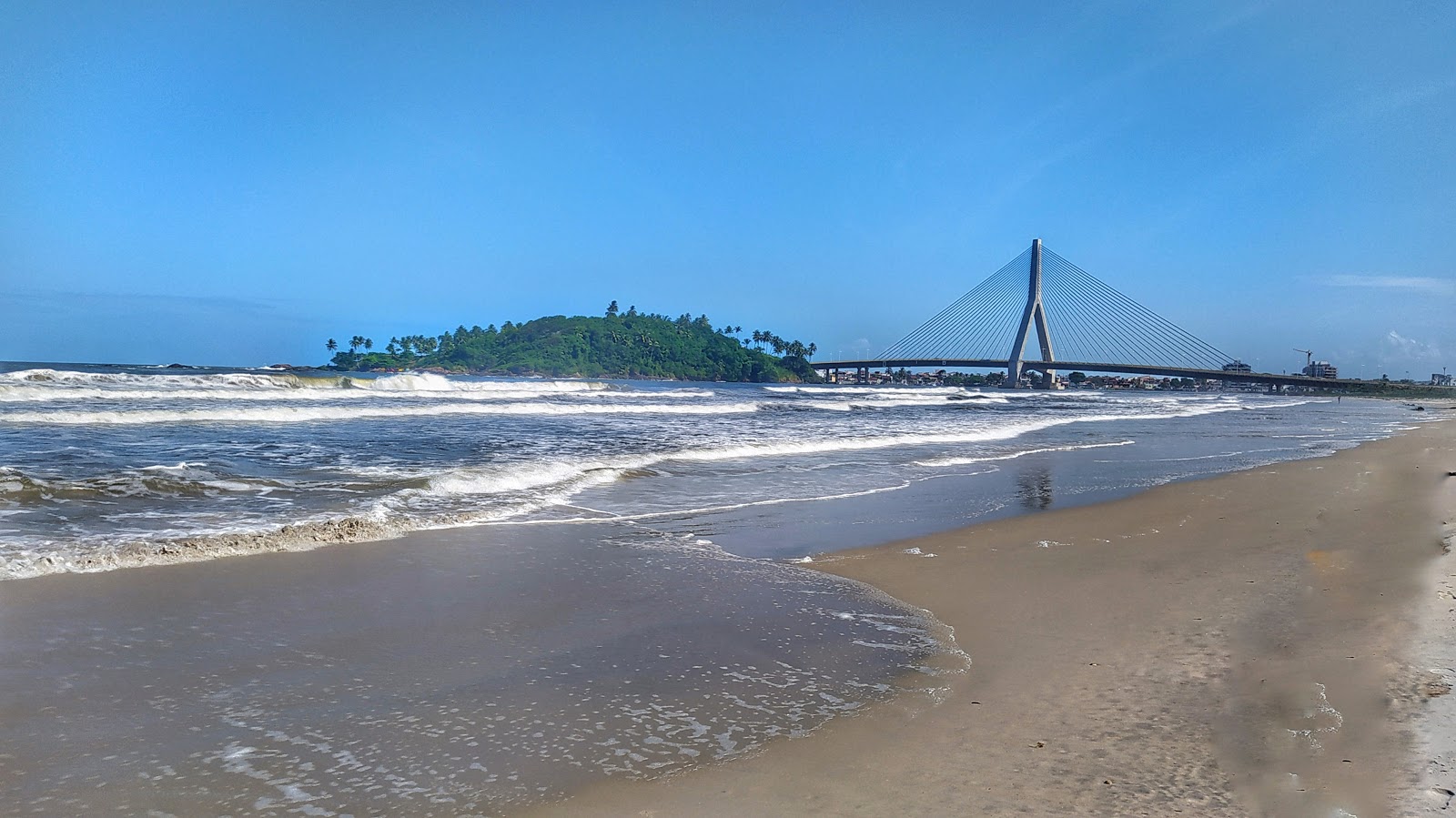 Foto von Praia da Avenida mit feiner beiger sand Oberfläche