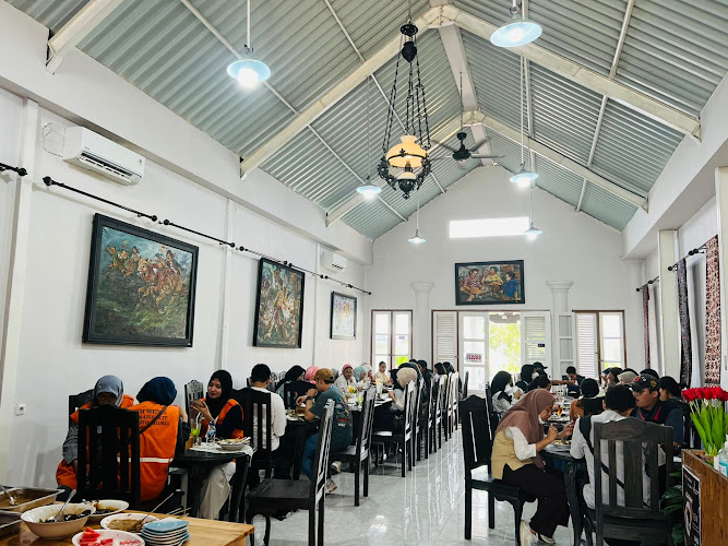 Batu Layar Resto & Art Gallery