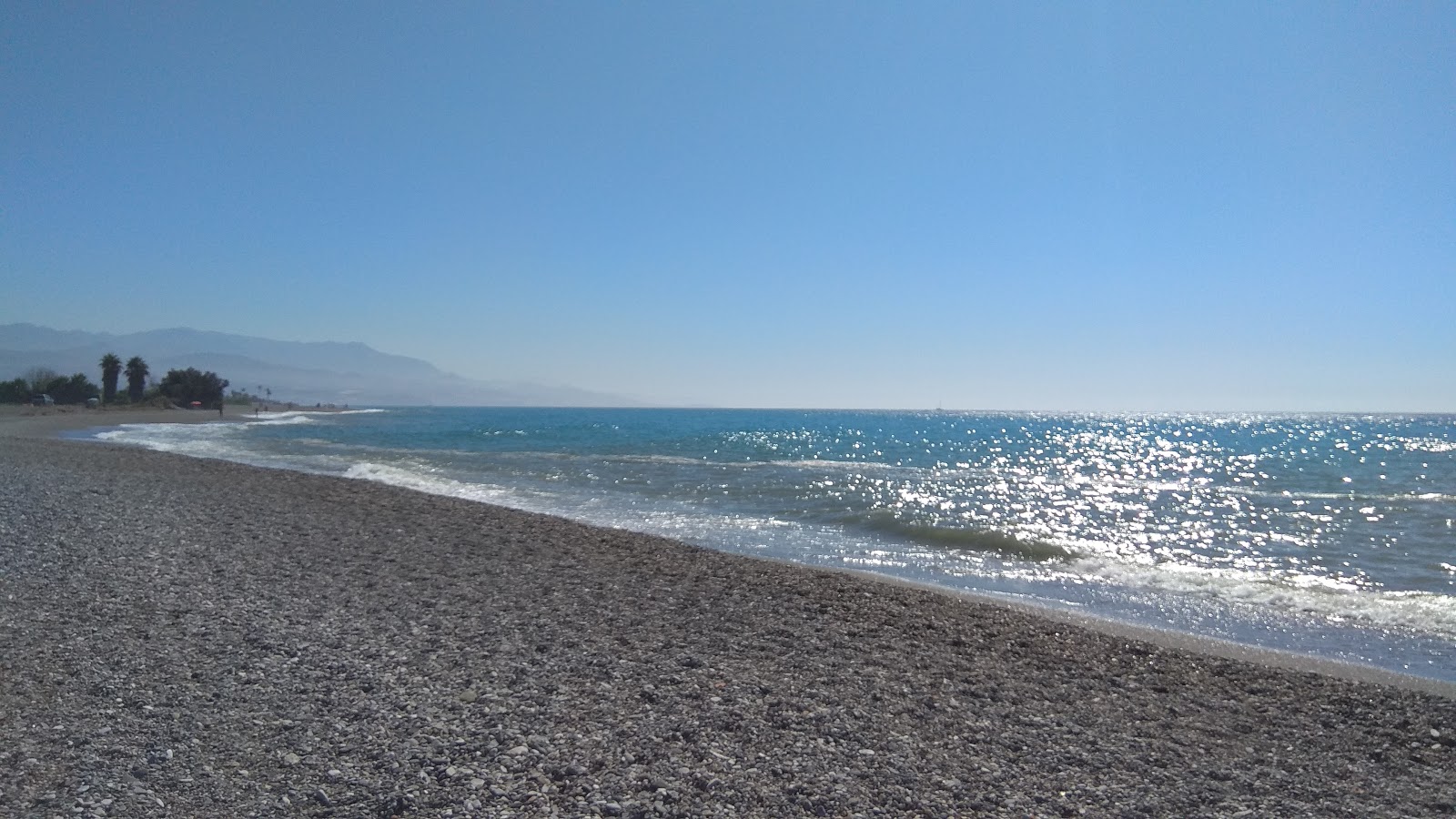 Playa naturista de Almayate'in fotoğrafı geniş plaj ile birlikte