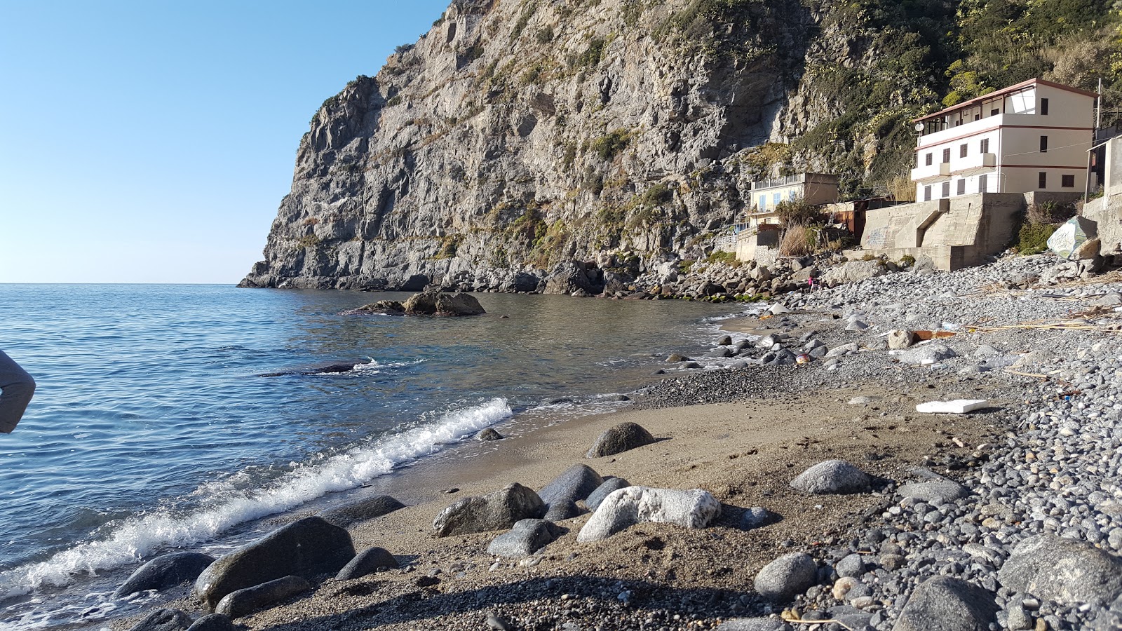 Photo de Marinella Di Palmi avec un rivage spacieux