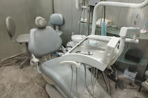 Dentista Felipe Medrado I Implante Dentário em Salvador image