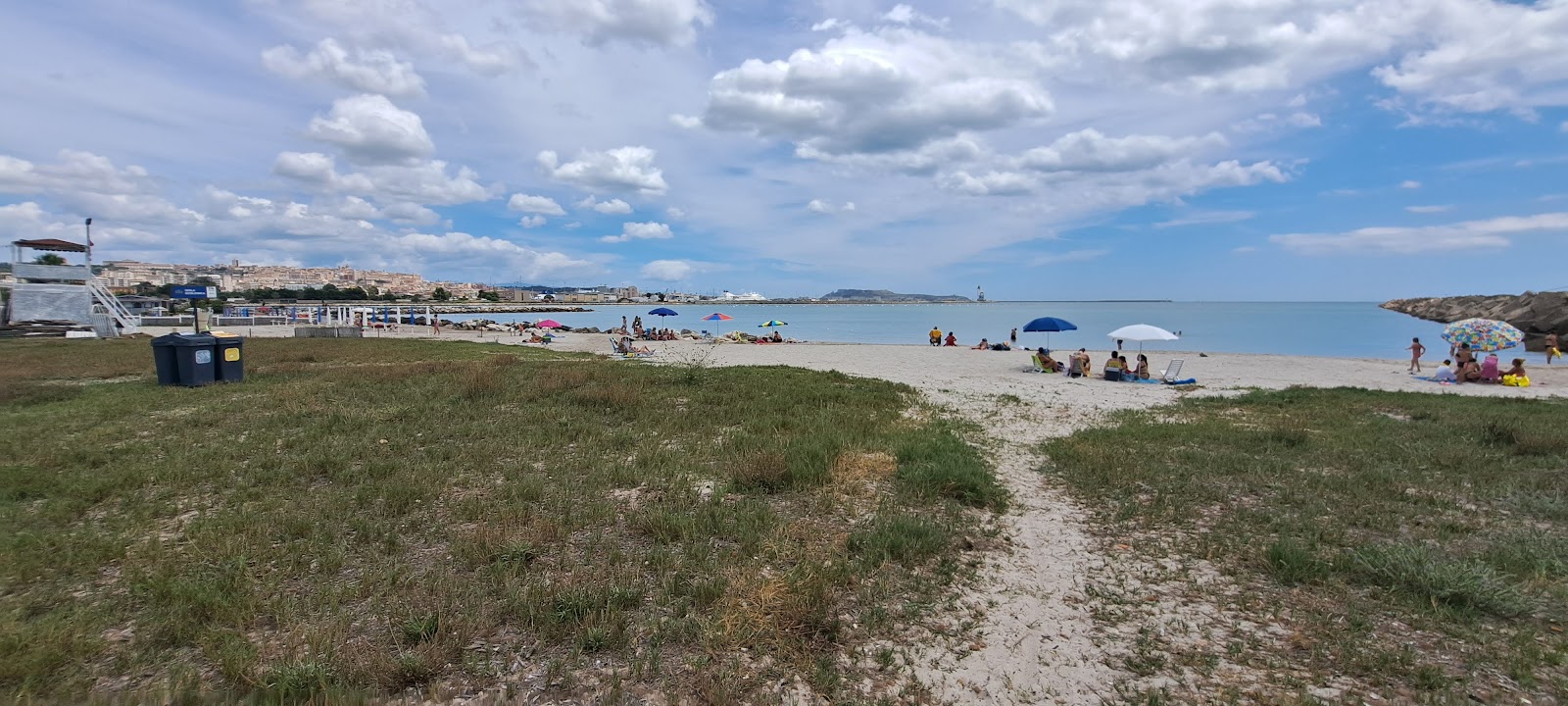 Foto von Giorgino Beach annehmlichkeitenbereich