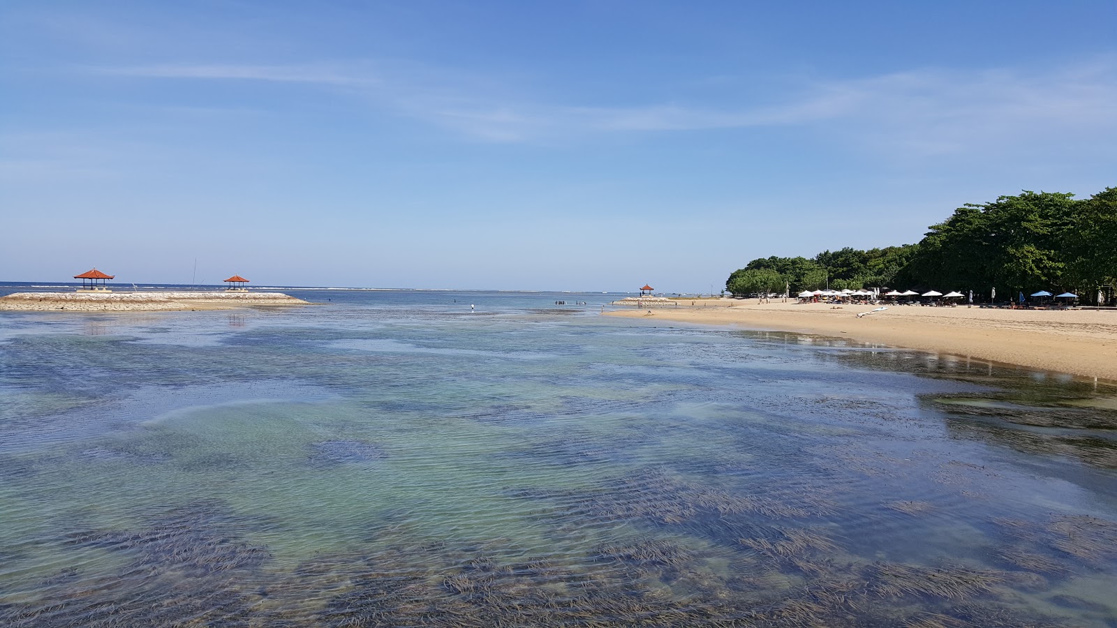 Zdjęcie Sanur Beach z przestronna plaża