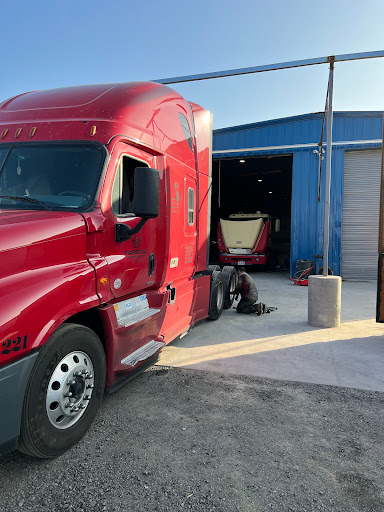 Bakersfield Costleśs Truck Repair & 24/7 Road Service