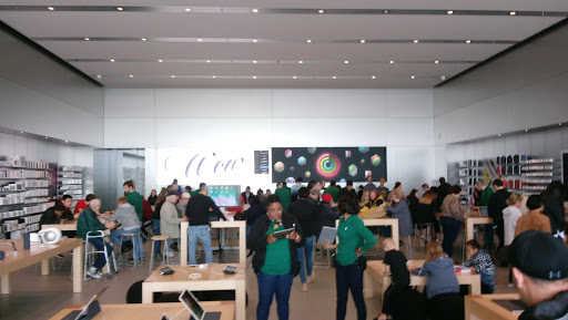 Computer Store «Apple Eton», reviews and photos, 28849 Chagrin Blvd, Woodmere, OH 44122, USA