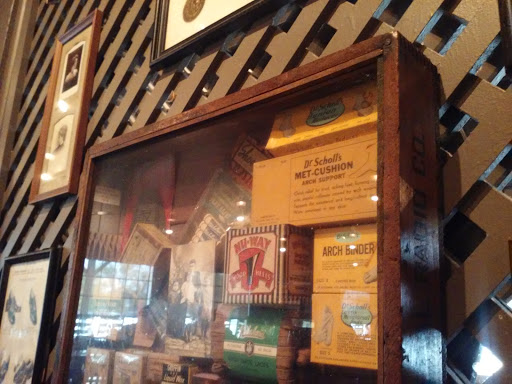 American Restaurant «Cracker Barrel Old Country Store», reviews and photos, 615 Ring Rd, Harrison, OH 45030, USA