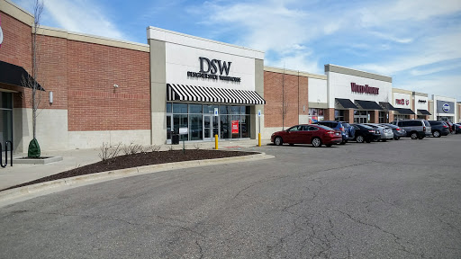 DSW Designer Shoe Warehouse, 3635 28th St SE, Grand Rapids, MI 49512, USA, 