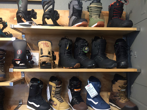 Snowboard Shop «Milo Snow and skate», reviews and photos, 905 Lincoln Way #300, Auburn, CA 95603, USA