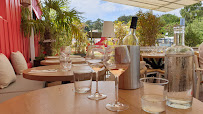 Atmosphère du Restaurant français Les Poissons Rouges SAS à Saint-Trojan-les-Bains - n°5