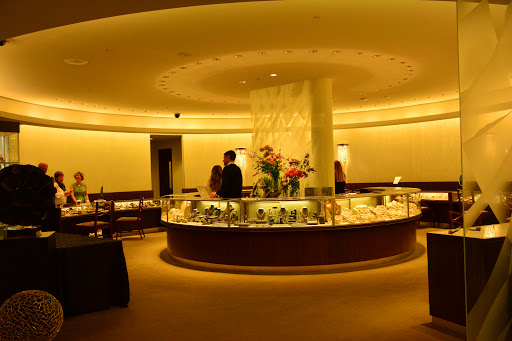 Jewelry Store «Borsheims Fine Jewelry», reviews and photos, 120 Regency Pkwy, Omaha, NE 68114, USA
