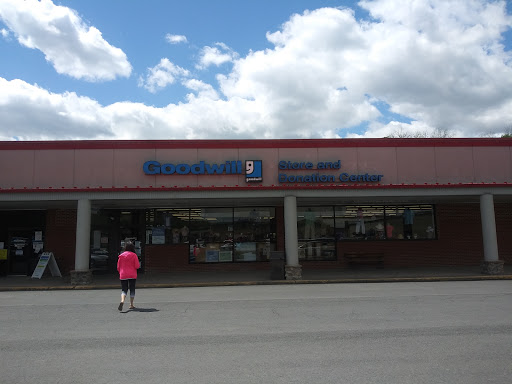 Thrift Store «Goodwill Store & Donation Center», reviews and photos, 224 N Logan Blvd, Burnham, PA 17009, USA