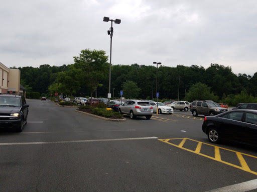 Grocery Store «Super Stop & Shop», reviews and photos, 200 New Hartford Rd, Winsted, CT 06098, USA