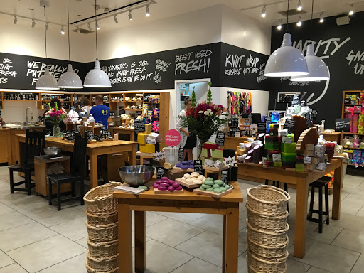Cosmetics Store «Lush», reviews and photos, 2113 Fashion Dr, Nanuet, NY 10954, USA
