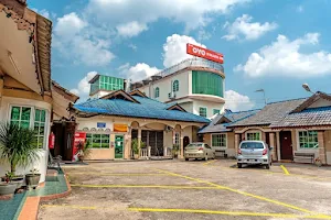 D' Anjung Inn image