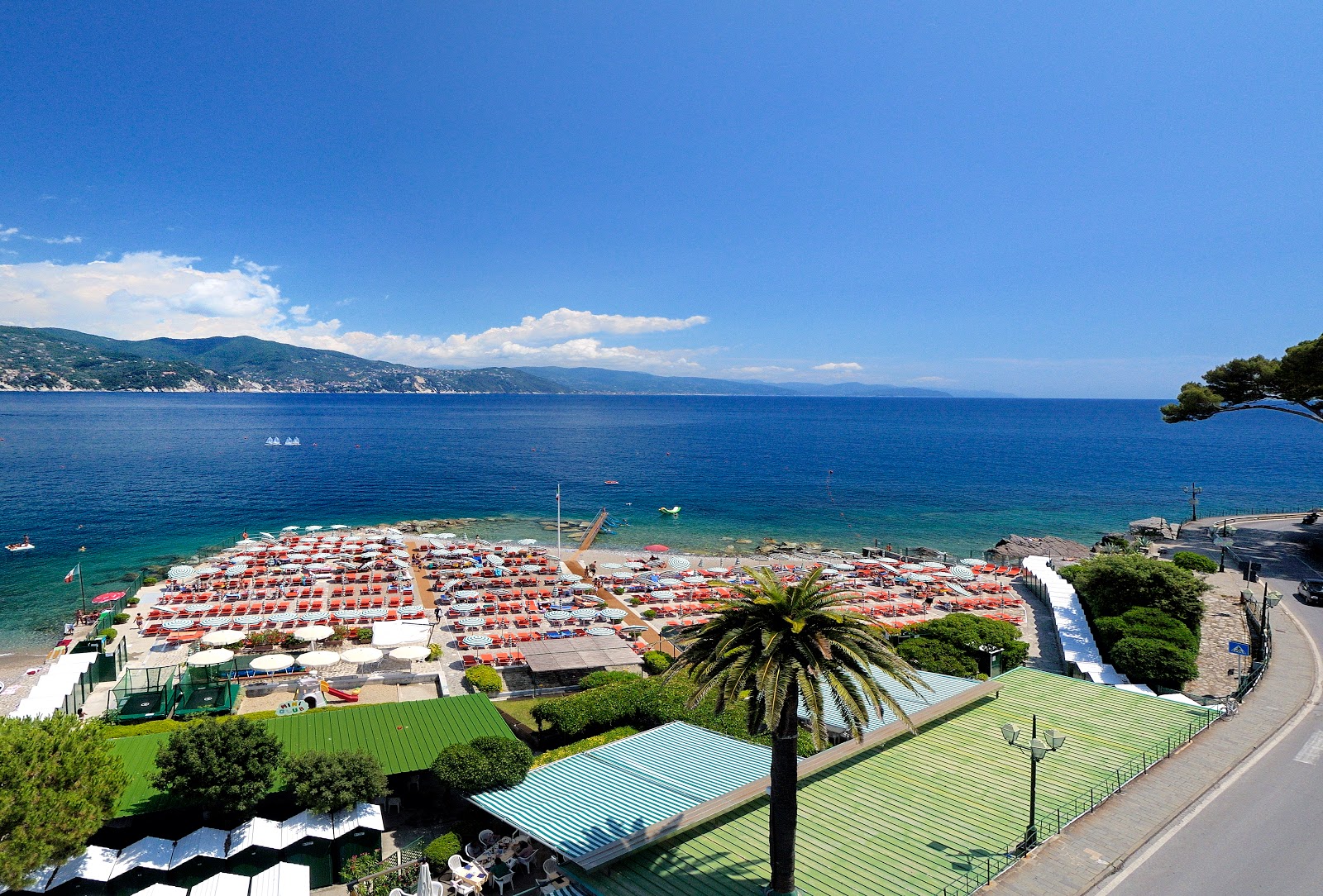 Valokuva Spiaggia Santa Margherita Ligureista. sisältäen pienet monitilat