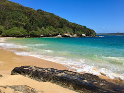 Little Congwong Beach'in fotoğrafı dağlarla çevrili