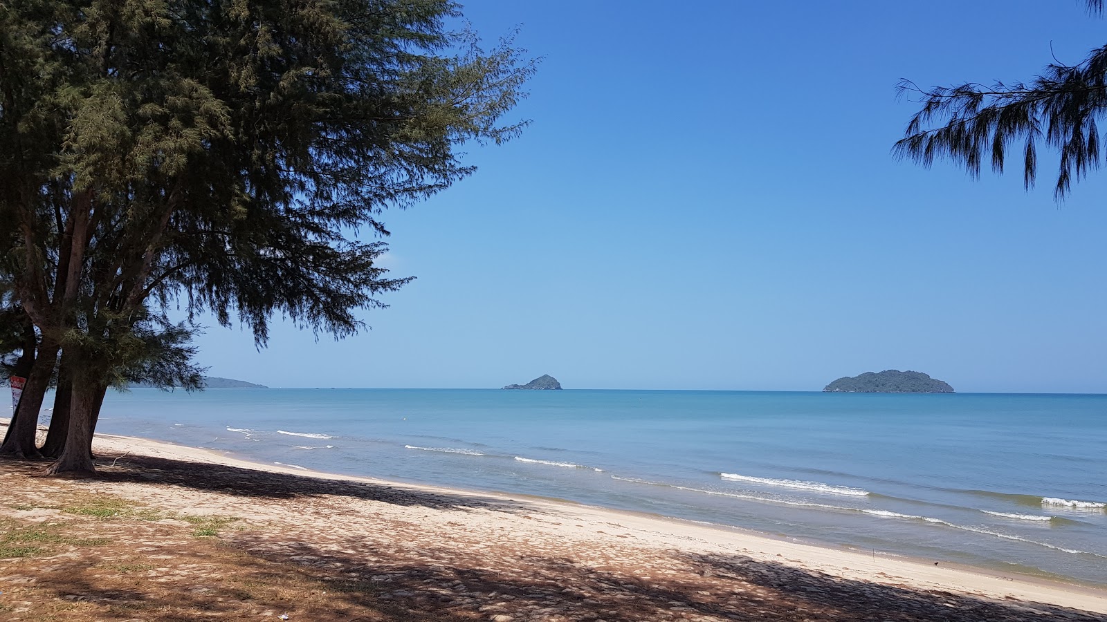 Foto av Khlong Wan Beach med något ren nivå av renlighet