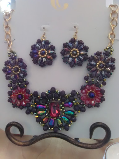 Fashion Accessories Store «Charming Charlie», reviews and photos, 20 Meadow Cir Dr, Lake St Louis, MO 63367, USA