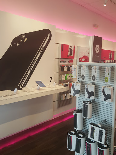 Cell Phone Store «T-Mobile», reviews and photos, 19801 NW 27th Ave b, Miami Gardens, FL 33169, USA