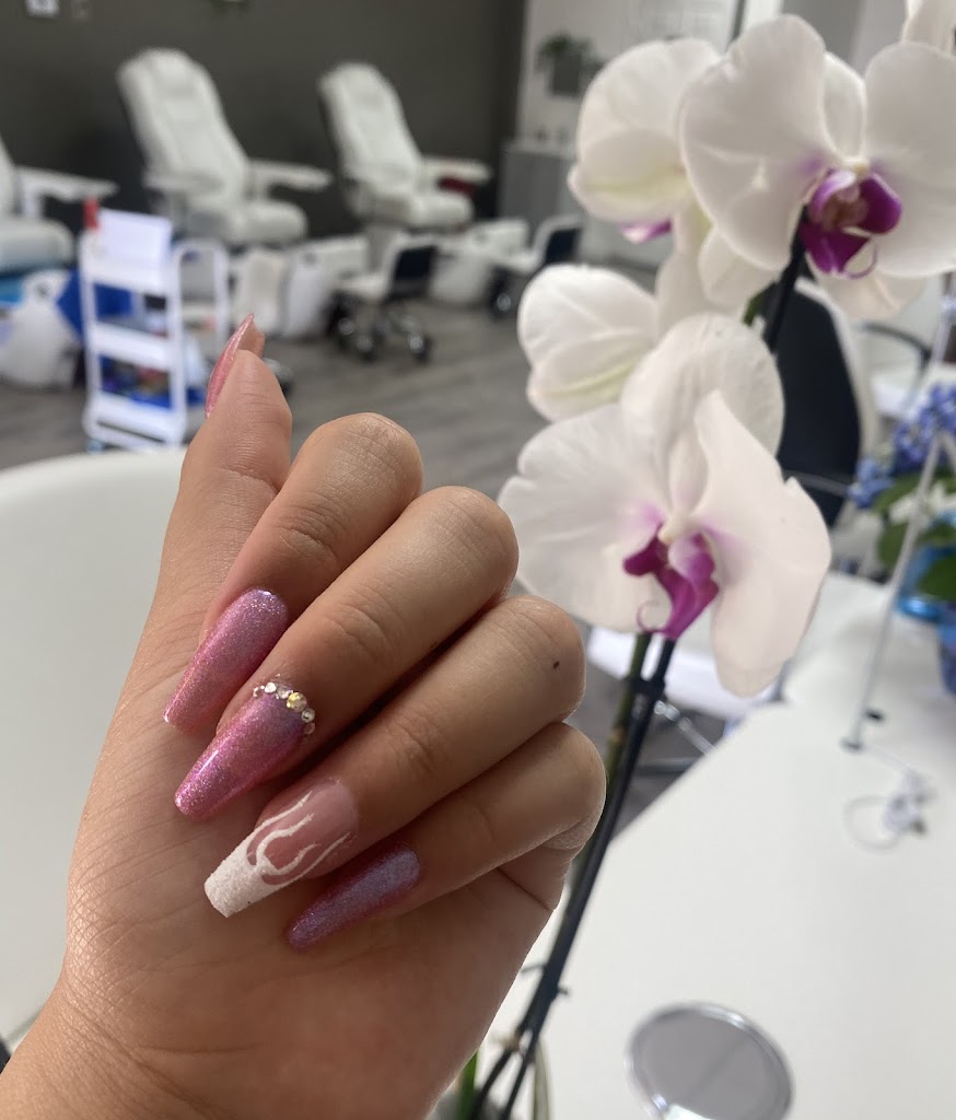 Vicky’s Nails & Spa Hemet, CA 92543 Services and Reviews