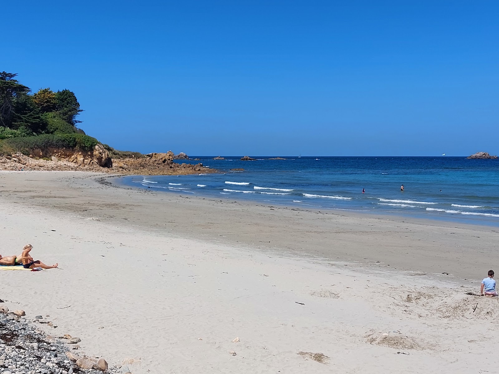 Fotografie cu Plage de Primel zonele de facilități