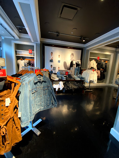 Clothing Store «Abercrombie & Fitch», reviews and photos, 1531 4th Ave, Seattle, WA 98101, USA
