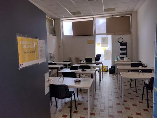 La Poste - Centre d’examen du code de la route à Montereau, Seine-et-Marne