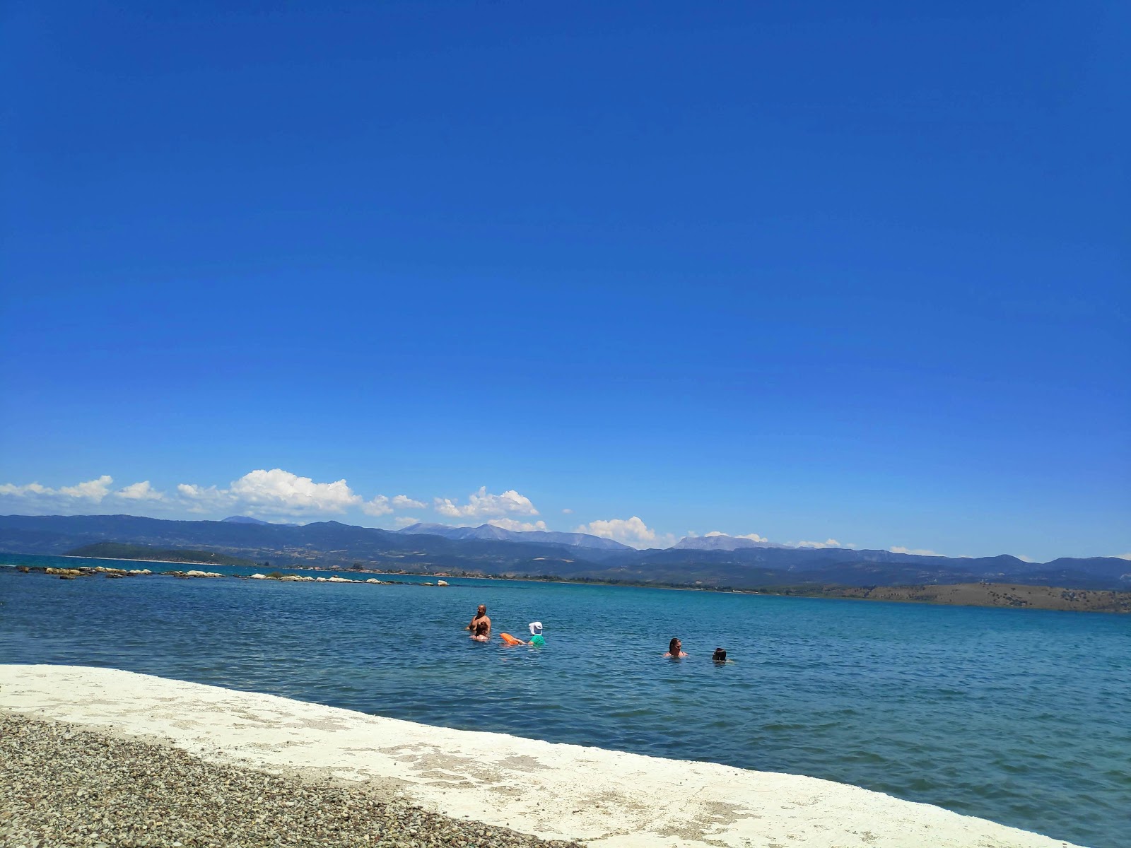 Foto af Katergaki beach med lille bugt