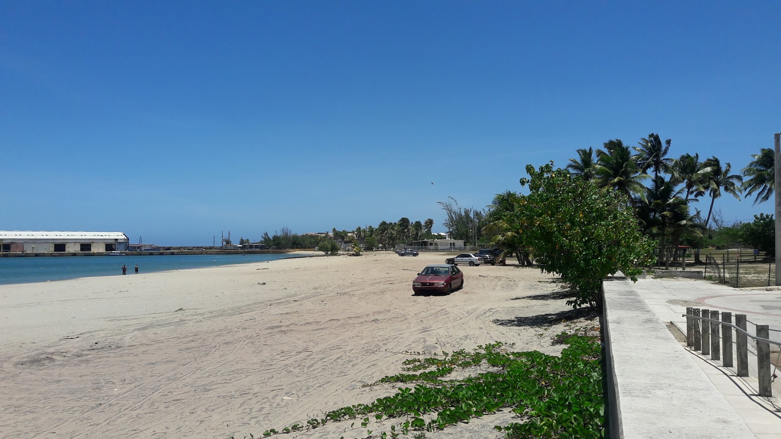 Zdjęcie Playa Albacoa z powierzchnią jasny piasek