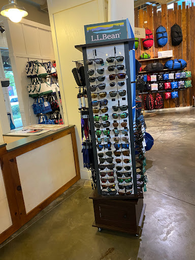 Clothing Store «L.L. Bean», reviews and photos, 1 Ridge Hill Boulevard, Yonkers, NY 10710, USA