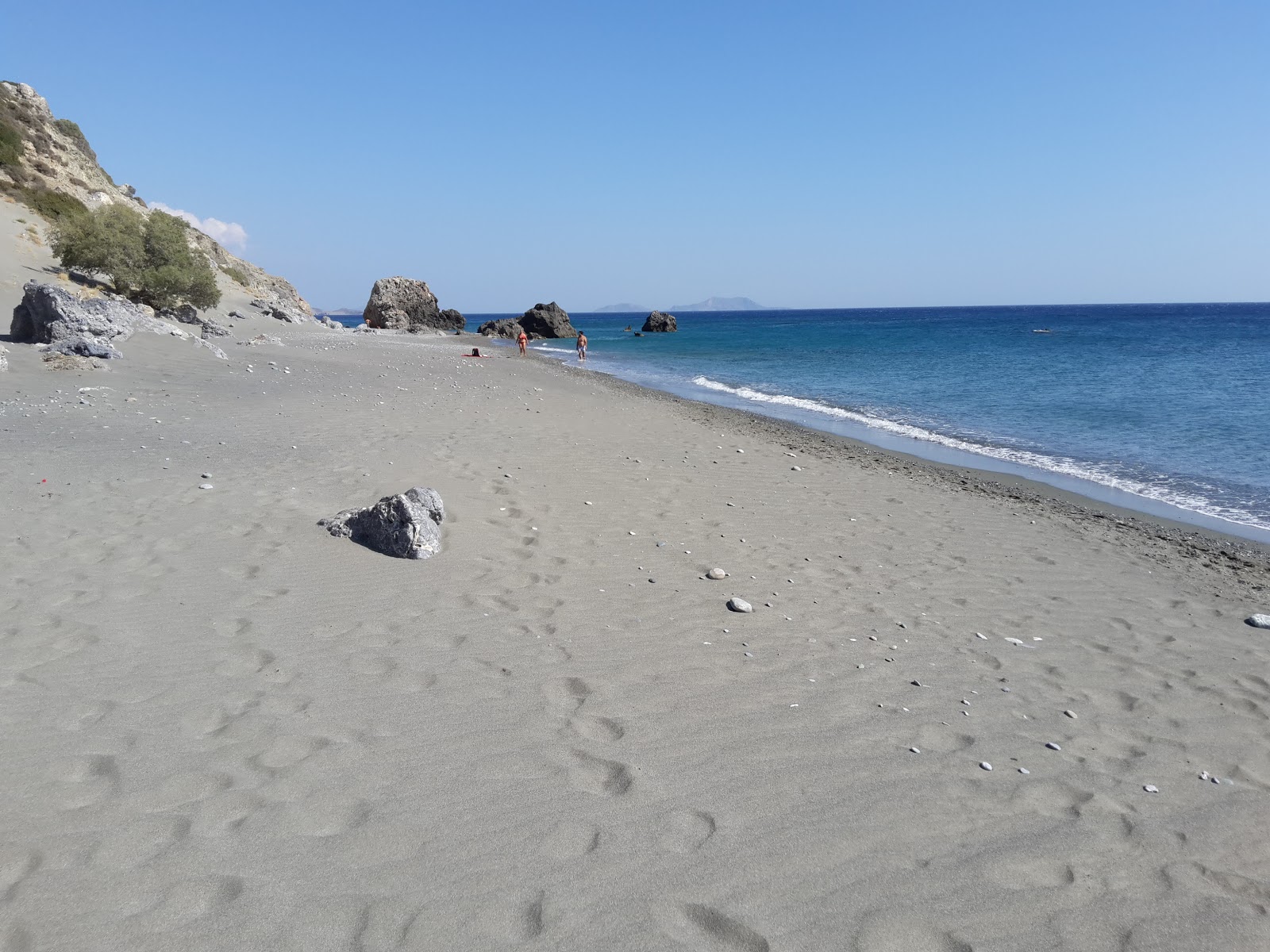 Gialopotama beach的照片 带有碧绿色纯水表面