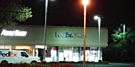 Print Shop «FedEx Office Print & Ship Center», reviews and photos, 255 NJ-35, Eatontown, NJ 07724, USA