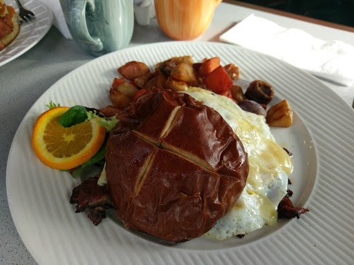 American Restaurant «The Spicy Green Bean», reviews and photos, 225 Hebron Ave, Glastonbury, CT 06033, USA