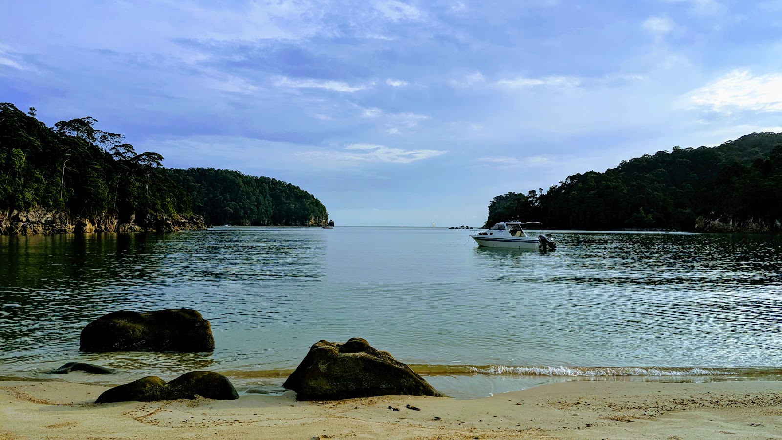 Telok Limao Beach的照片 带有小海湾