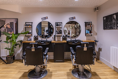 Aurore coiffeur styliste visagiste, Barber à Lanvallay