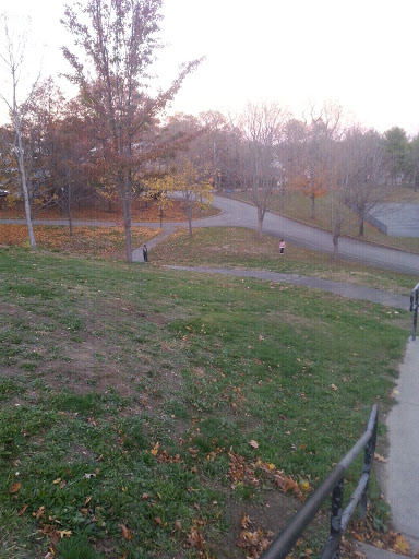 Memorial Park «Captain Stephen Olney Memorial Park», reviews and photos, Smithfield Rd, North Providence, RI 02904, USA