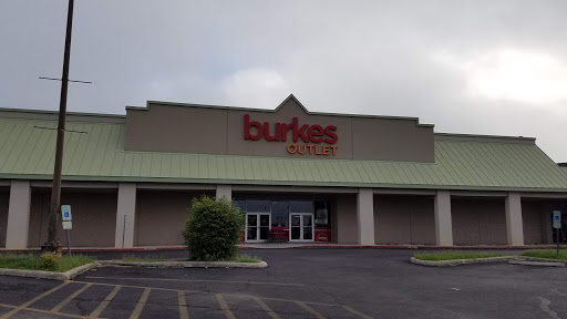 Burkes Outlet, 1500 E Court St, Seguin, TX 78155, USA, 