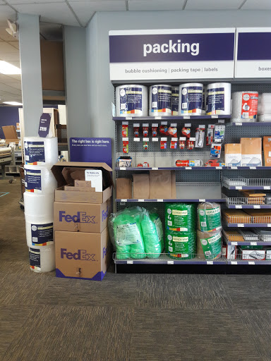 Print Shop «FedEx Office Print & Ship Center», reviews and photos, 19049 Mack Ave, Grosse Pointe, MI 48236, USA