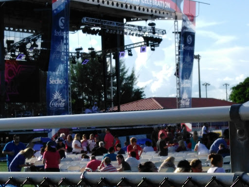 Stadium «Ted Hendricks Stadium», reviews and photos, 4800 Palm Ave, Hialeah, FL 33012, USA