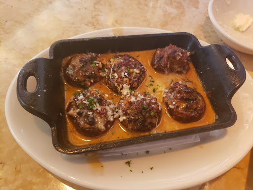 Restaurant «The Cheesecake Factory», reviews and photos, 5799 N Bayshore Dr, Glendale, WI 53217, USA