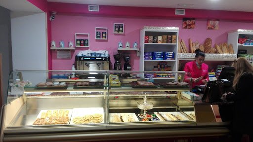 Pastelería Panadería Cafeteria La Plaza