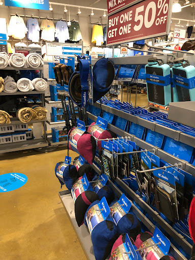 Sportswear Store «Columbia Sportswear Outlet Store at Houston Premium Outlets», reviews and photos, 29300 Hempstead Rd, Cypress, TX 77433, USA